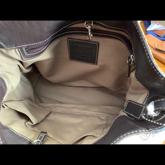 Coach purse. - Picture 4 of 8